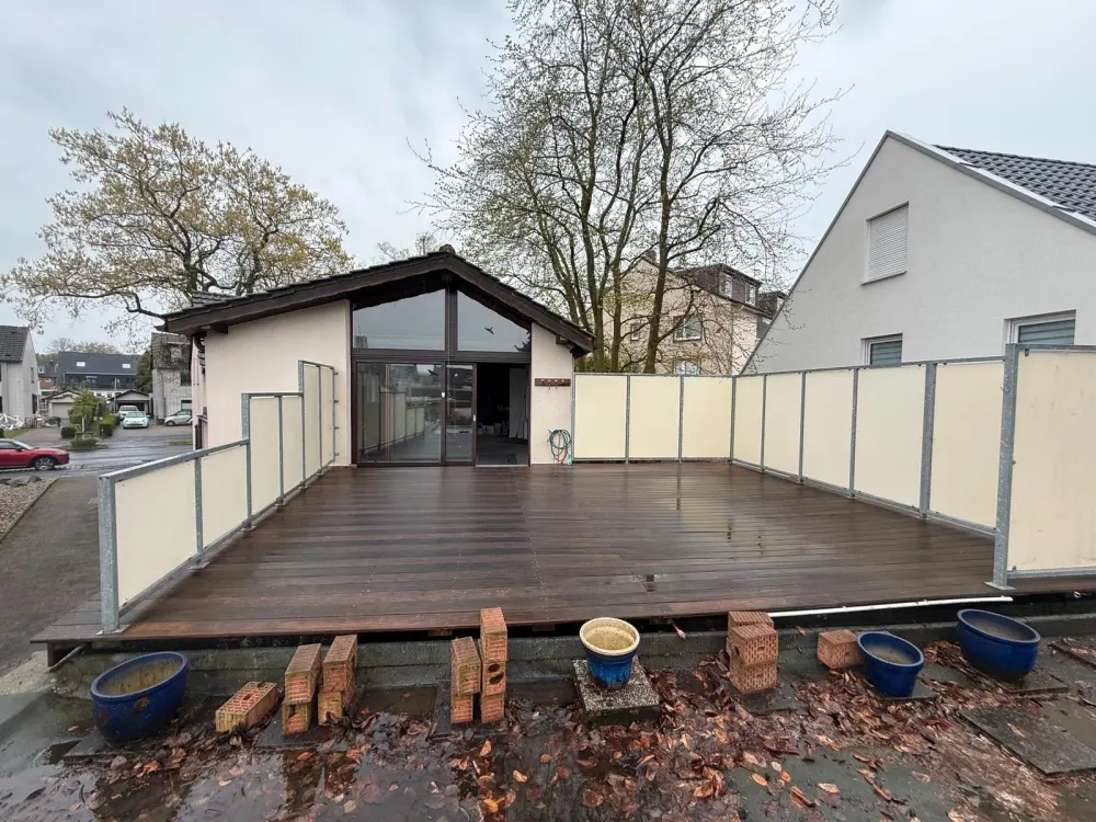 Großzügige 3 Zimmer Wohnung mit Dachterrasse