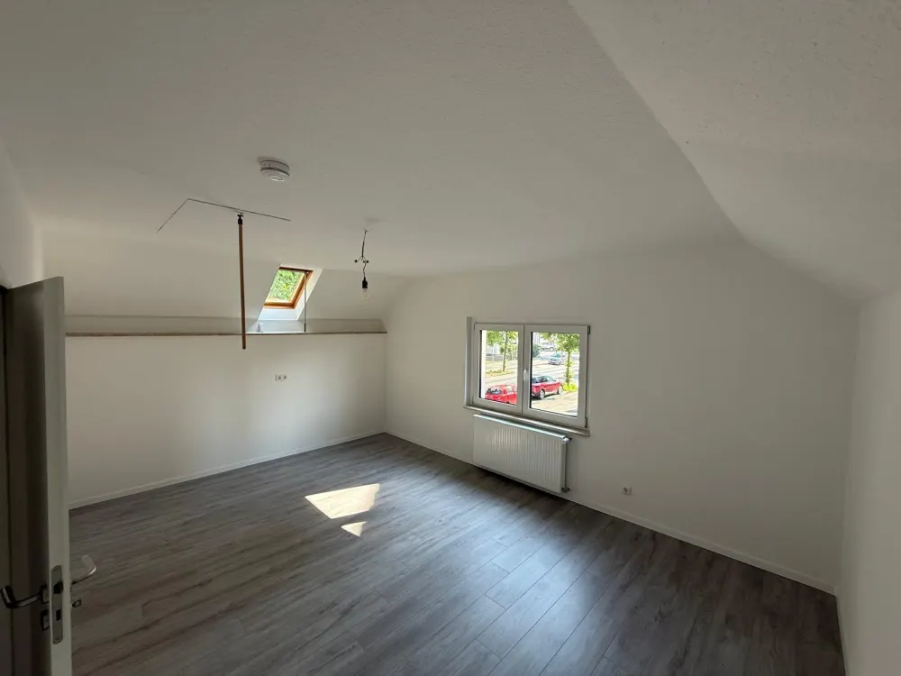 Großzügige 3 Zimmer Wohnung mit Dachterrasse