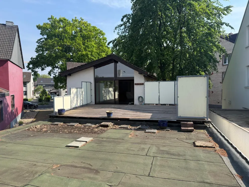 Großzügige 3 Zimmer Wohnung mit Dachterrasse
