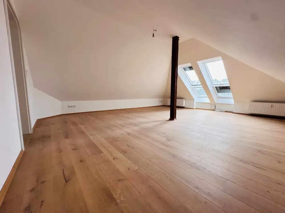 Moderne 2-Zimmer-Dachgeschosswohnung mit herrlichem Feldblick