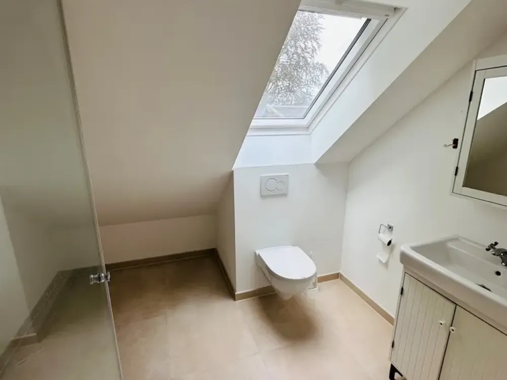 Moderne 2-Zimmer-Dachgeschosswohnung mit herrlichem Feldblick