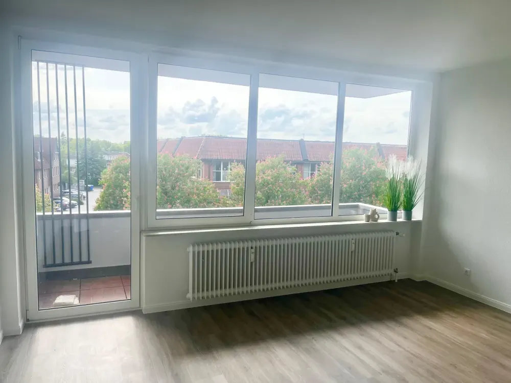 4 Zi -Wohnung Rellinger Ortskern 93 m² kernsaniert mit Balkon zum 1.6.26 zu vermieten !
