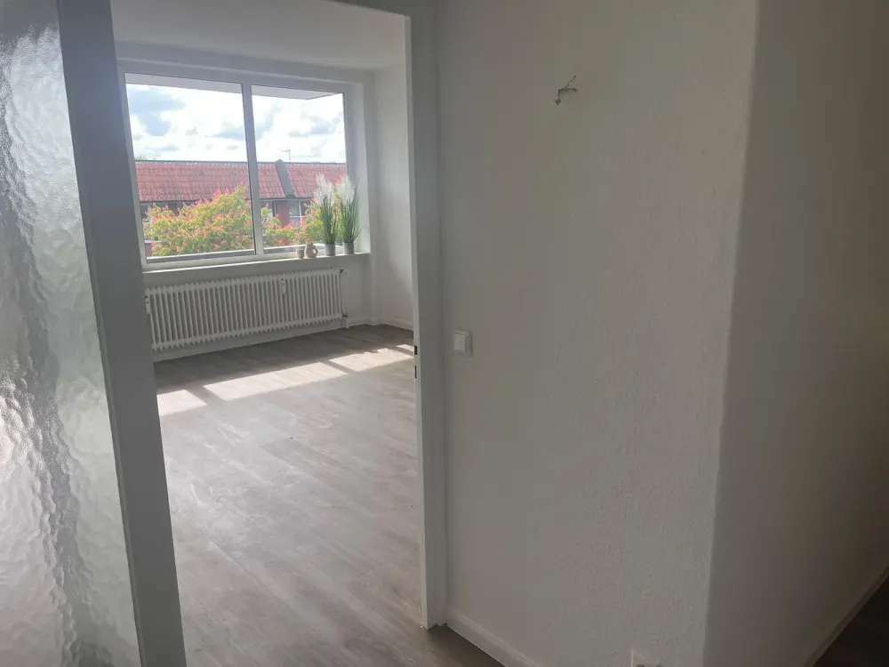 4 Zi -Wohnung Rellinger Ortskern 93 m² kernsaniert mit Balkon zum 1.6.26 zu vermieten !