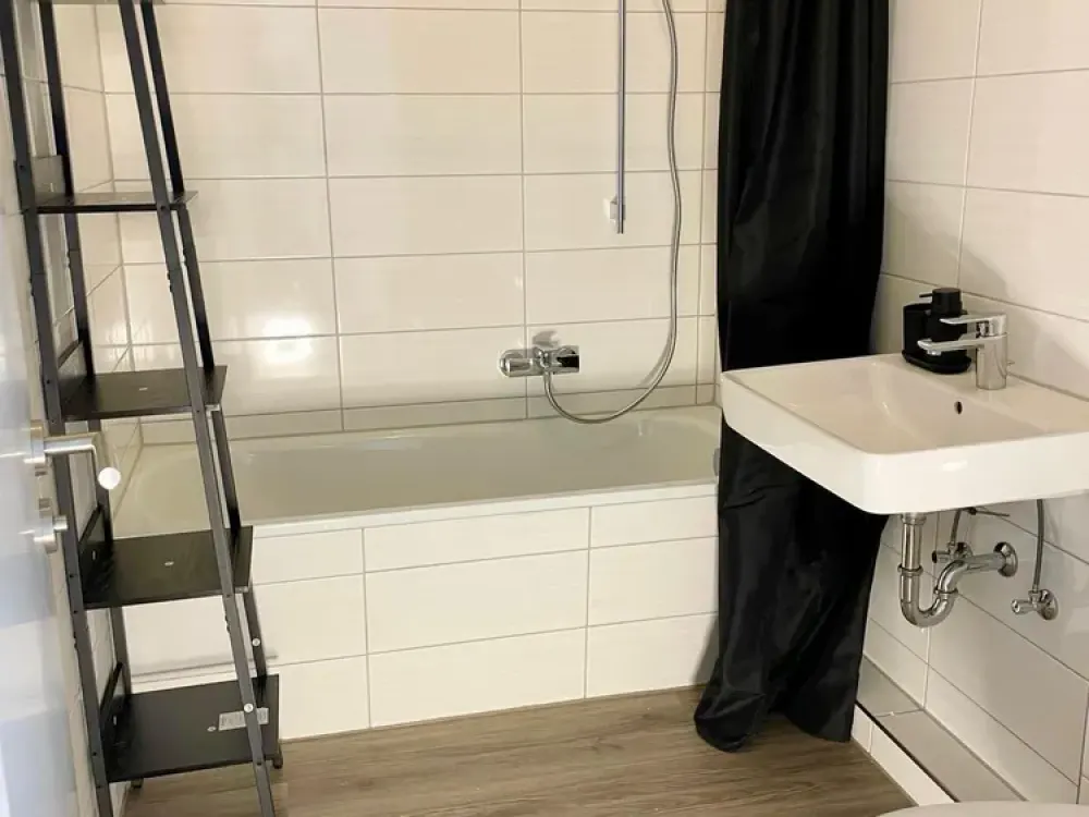 4 Zi -Wohnung Rellinger Ortskern 93 m² kernsaniert mit Balkon zum 1.6.26 zu vermieten !
