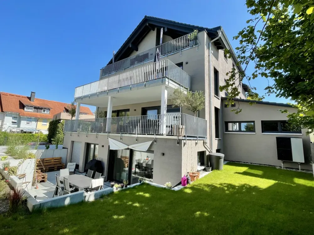 Geschmackvolle 3,5 Zi, 111 qm "Riesenterrasse" und Garten (Alleinbenutzung)