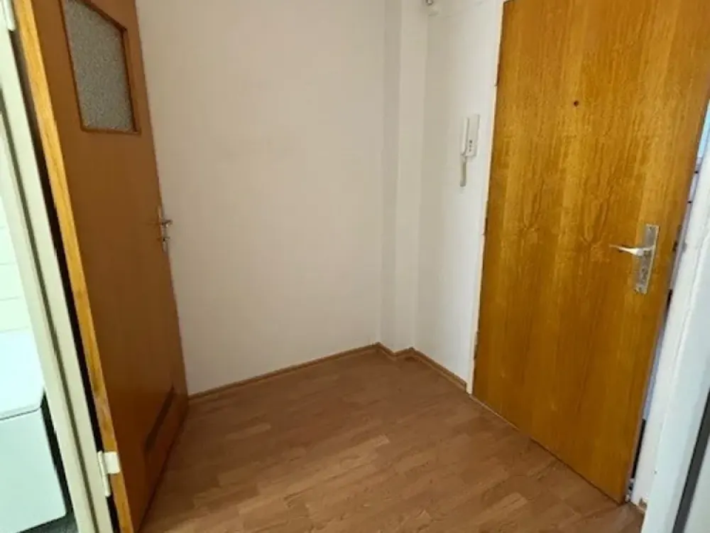 Seniorenwohnhaus Walter Adolph - Caritas Service Wohnen. 1 Zimmer-Wohnung mit Balkon.