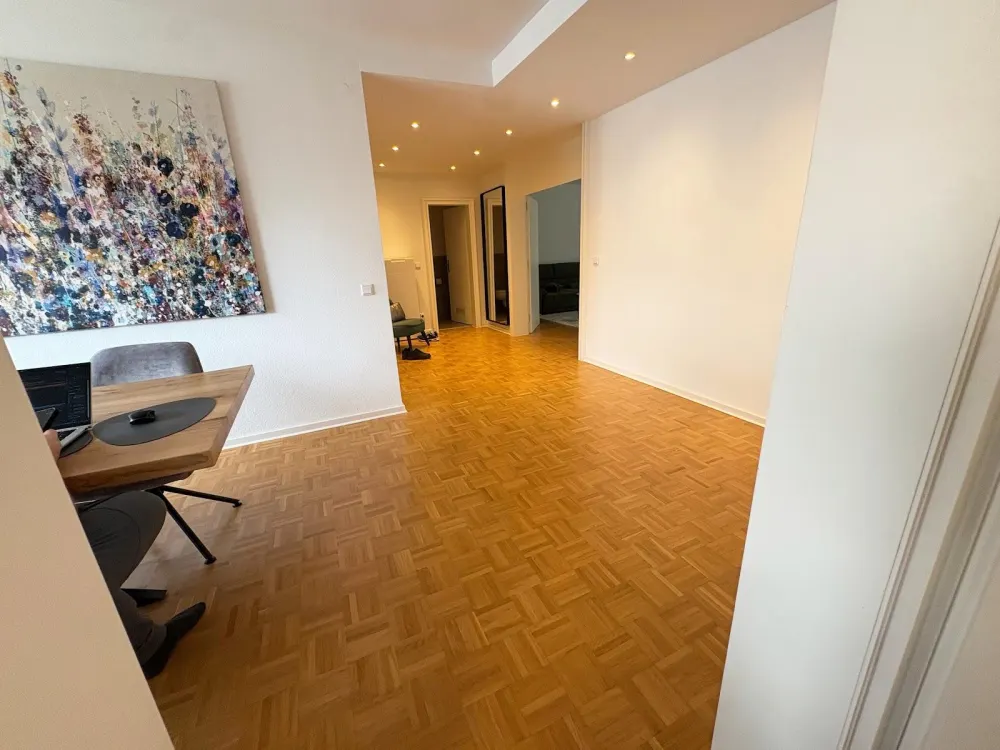 Direkt einziehen! 3 Zimmer mit Einbauküche, 2 Balkone & Blick ins Grüne, Duschbad, Gäste-WC, Aufzug