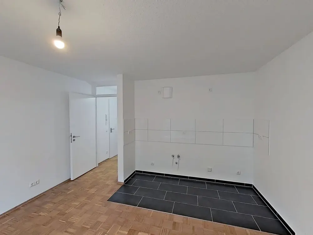Chic 2-Room Apartment with BALCONY in Leipzig-Bemerode