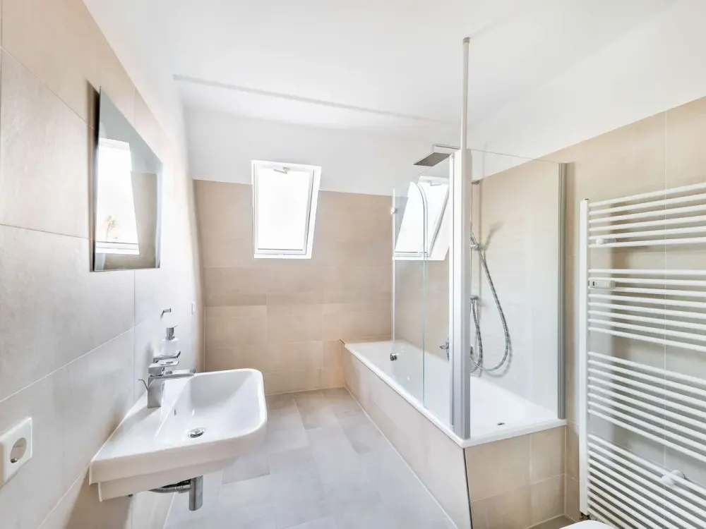 Dream view, modern living and plenty of space seek new tenant! Curious?