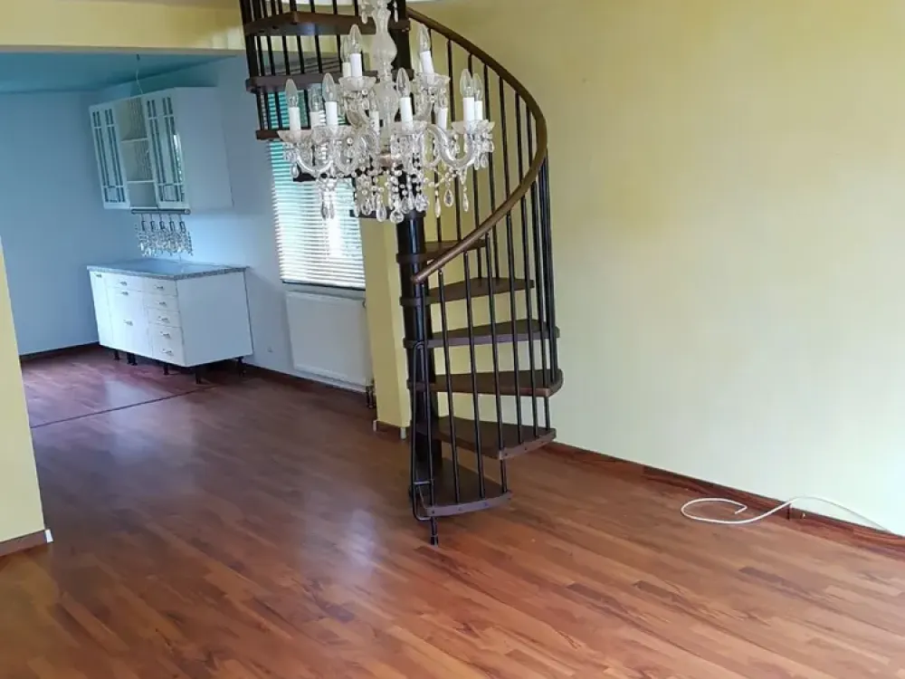 Wohnen mit Charakter: Großzügige 6-Zimmer-Wohnung in Hannover