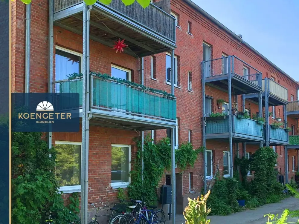 NEU: Renovierte 2-Raum-Wohnung mit gemütlicher Wohnküche, Balkon und Tageslichtbad!