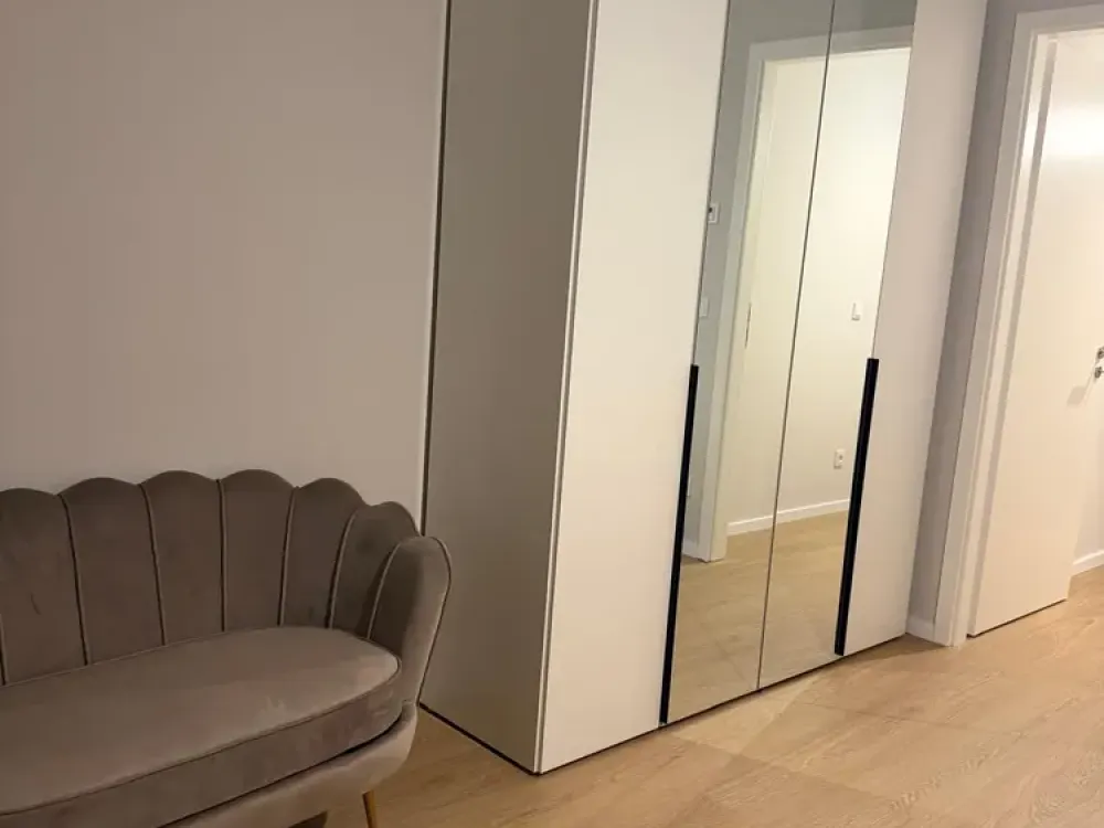 Zimmer für Studentin in Eimsbüttel (neu, möbliert)