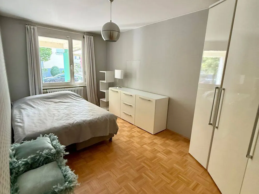 Möblierte 4-Zimmer-Wohnung mit Balkon, Garten & TG-Stellplatz