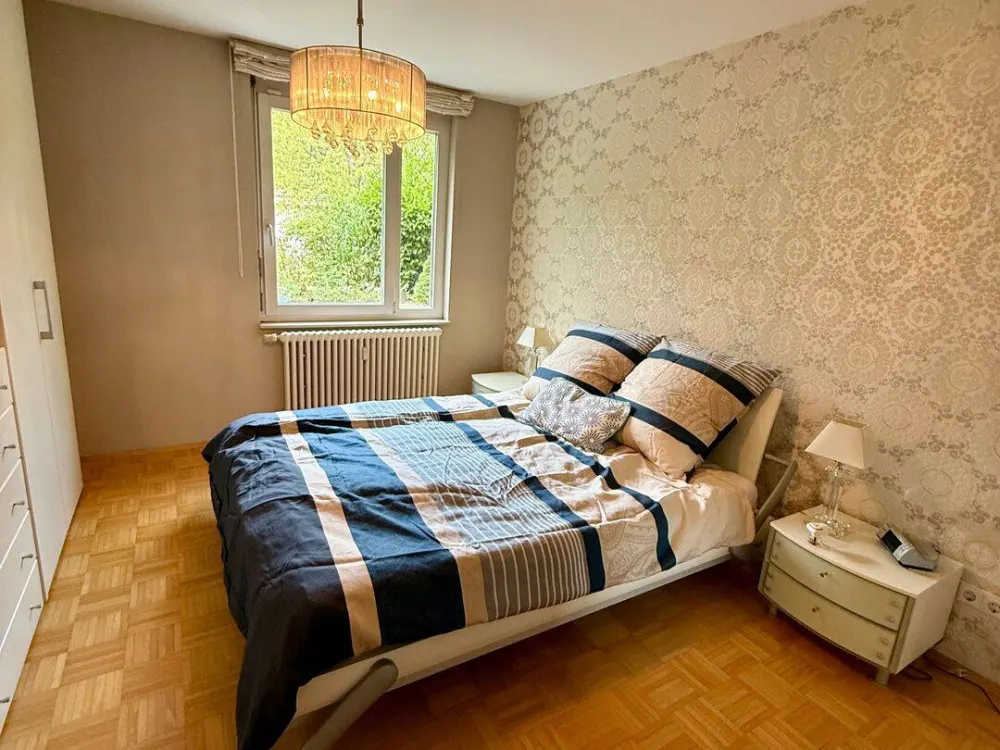Möblierte 4-Zimmer-Wohnung mit Balkon, Garten & TG-Stellplatz