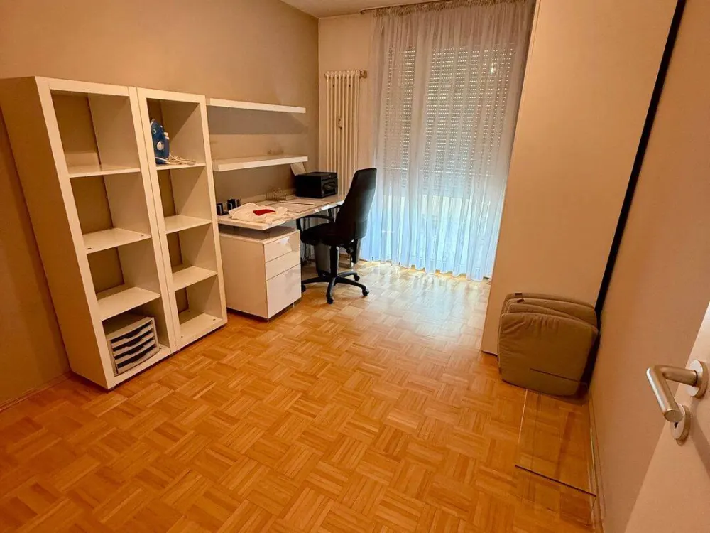 Möblierte 4-Zimmer-Wohnung mit Balkon, Garten & TG-Stellplatz