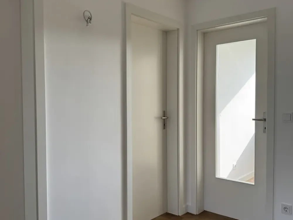 Erstbezug nach Renovierung: Helle, ruhige 2-Zimmer-Wohnung mit Balkon in Oberkassel