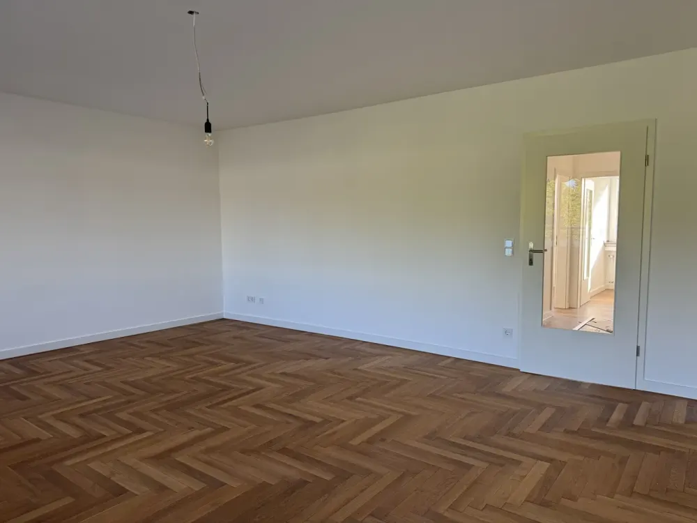 Erstbezug nach Renovierung: Helle, ruhige 2-Zimmer-Wohnung mit Balkon in Oberkassel