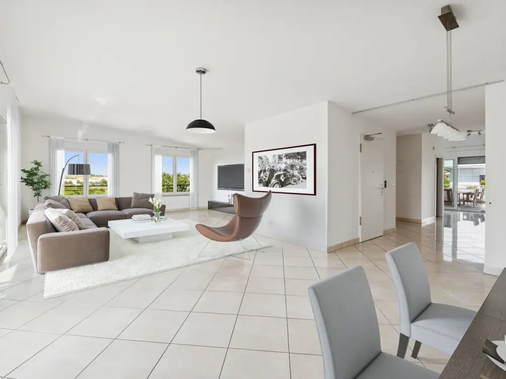 Luxuriöse lichtdurchflutete 4,5 Zimmer Penthouse-Wohnung mit Blick auf das Viadukt von Bietigheim