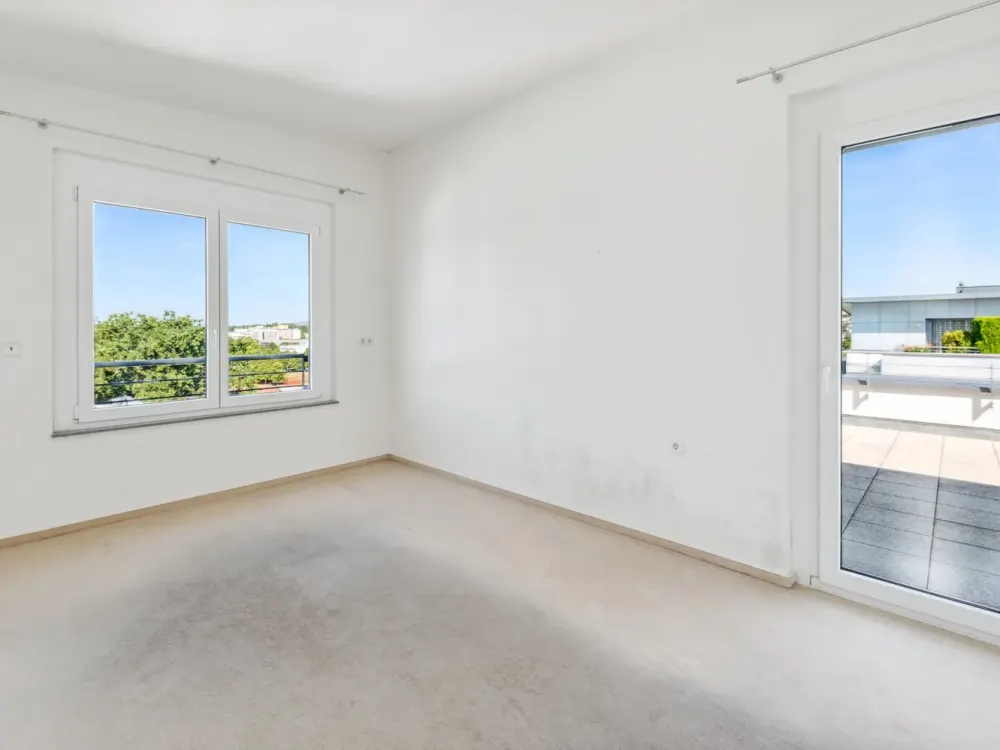 Luxuriöse lichtdurchflutete 4,5 Zimmer Penthouse-Wohnung mit Blick auf das Viadukt von Bietigheim