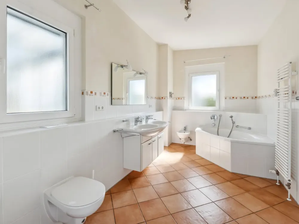 Luxuriöse lichtdurchflutete 4,5 Zimmer Penthouse-Wohnung mit Blick auf das Viadukt von Bietigheim