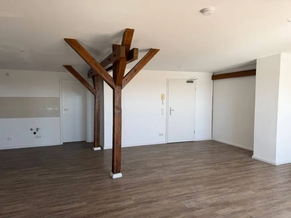 Loft-Wohnung mit Stellpl. im DG zu vermieten