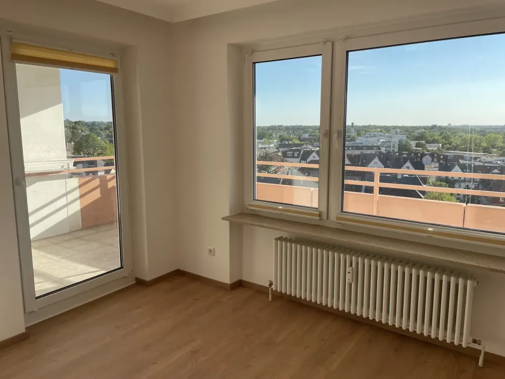 Spacious 3.5-Room Apartment with Private Wallbox in Underground Parking Space in Sachsenhausen