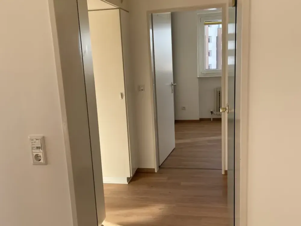 Spacious 3.5-Room Apartment with Private Wallbox in Underground Parking Space in Sachsenhausen