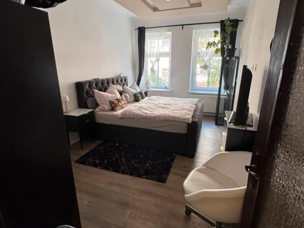 3 Raum- Balkon, Terrasse + Einbauküche