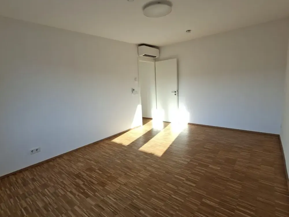 Neubau im herzen P`Bergs! Traumhafte 2-Zi.,DG-W! mit großzügiger Terrasse !!!ENG scroll down!