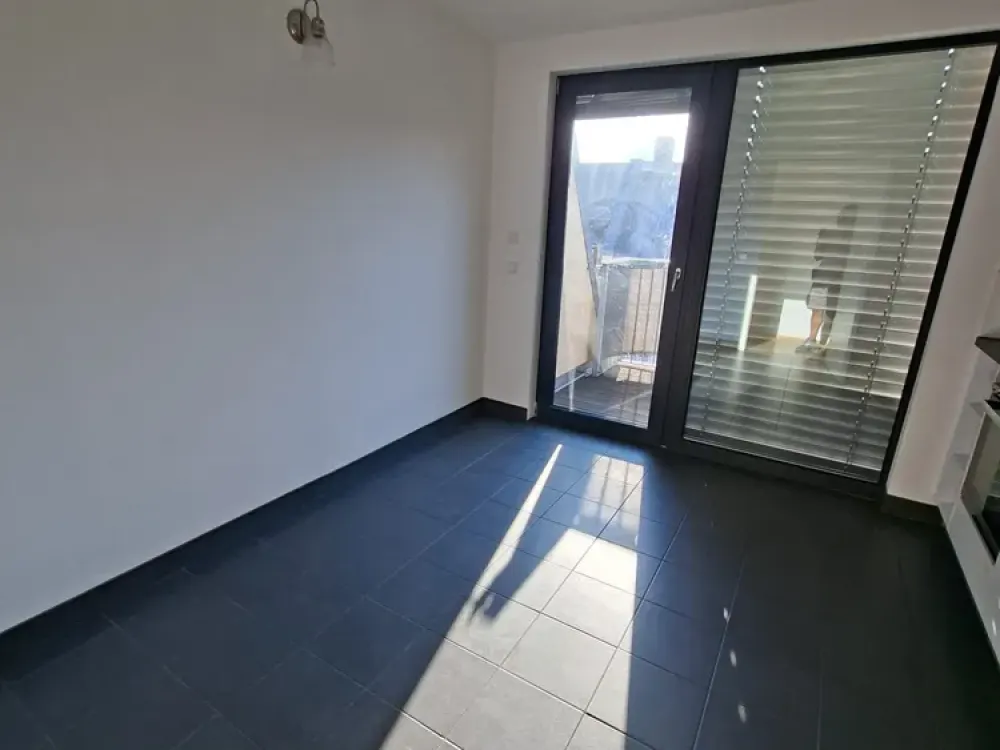 Neubau im herzen P`Bergs! Traumhafte 2-Zi.,DG-W! mit großzügiger Terrasse !!!ENG scroll down!