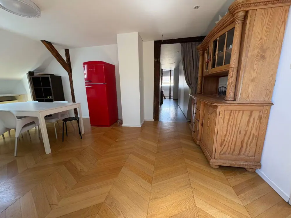 Möblierte 5-Zimmer-Wohnung mit 3 Schlafzimmern & Garage