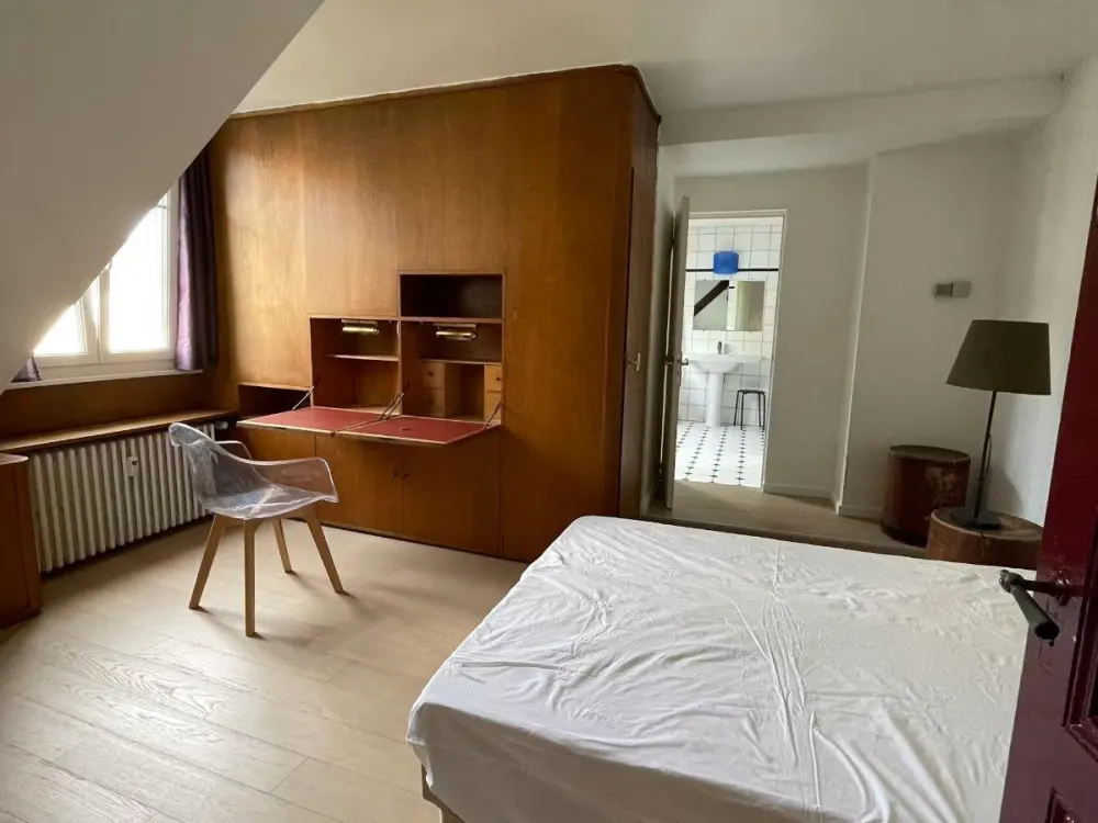 Möblierte 5-Zimmer-Wohnung mit 3 Schlafzimmern & Garage