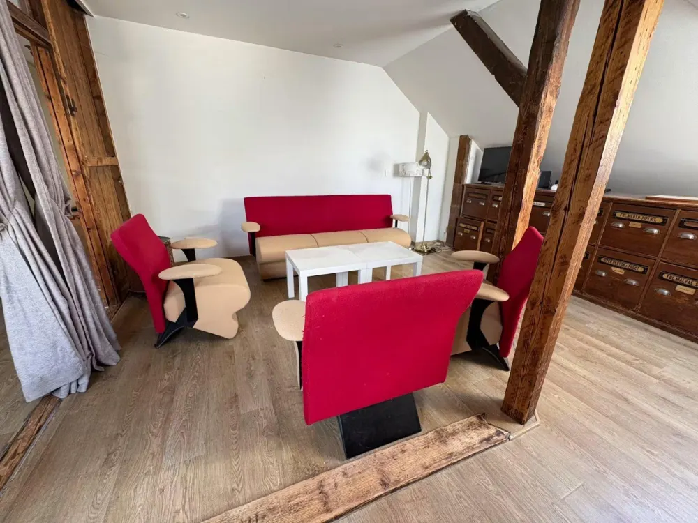 Möblierte 5-Zimmer-Wohnung mit 3 Schlafzimmern & Garage
