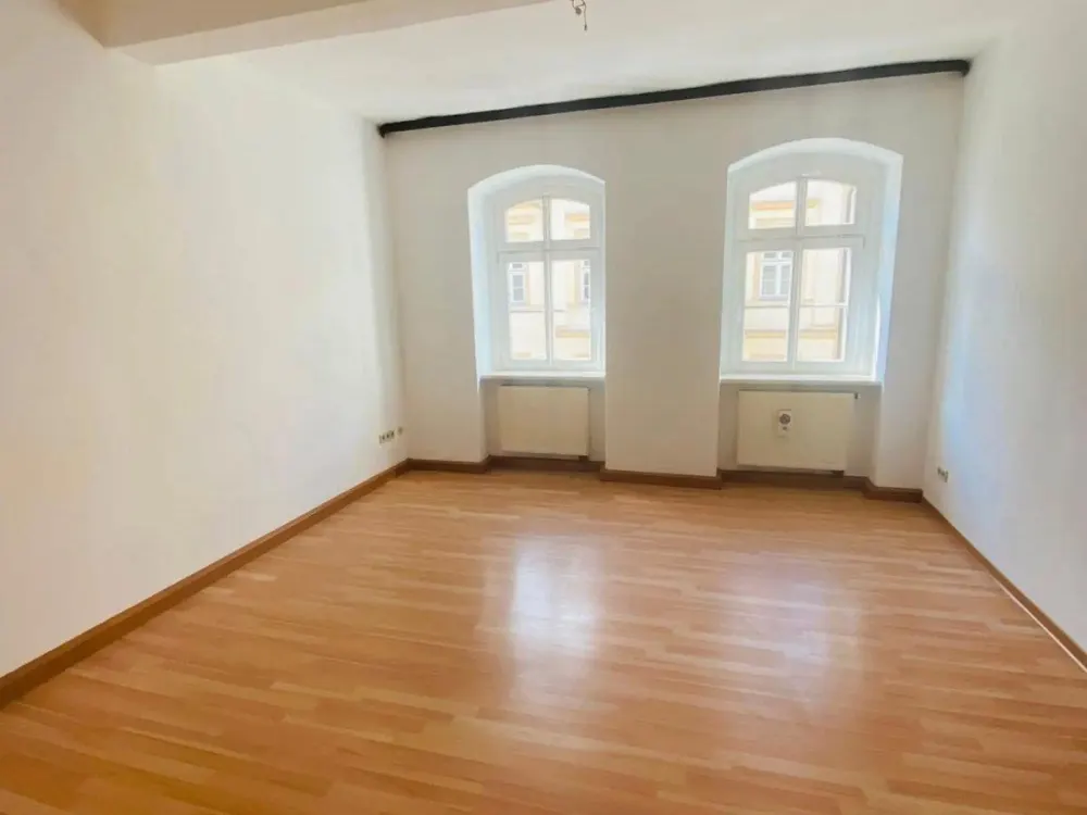 Helle und geräumige 4-Zimmer-Wohnung zu vermieten!