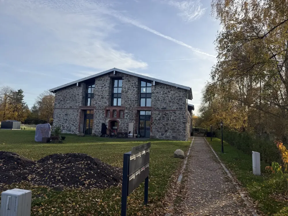 Beautiful 4-Room Maisonette Apartment Available to Friendly New Tenants! NEW