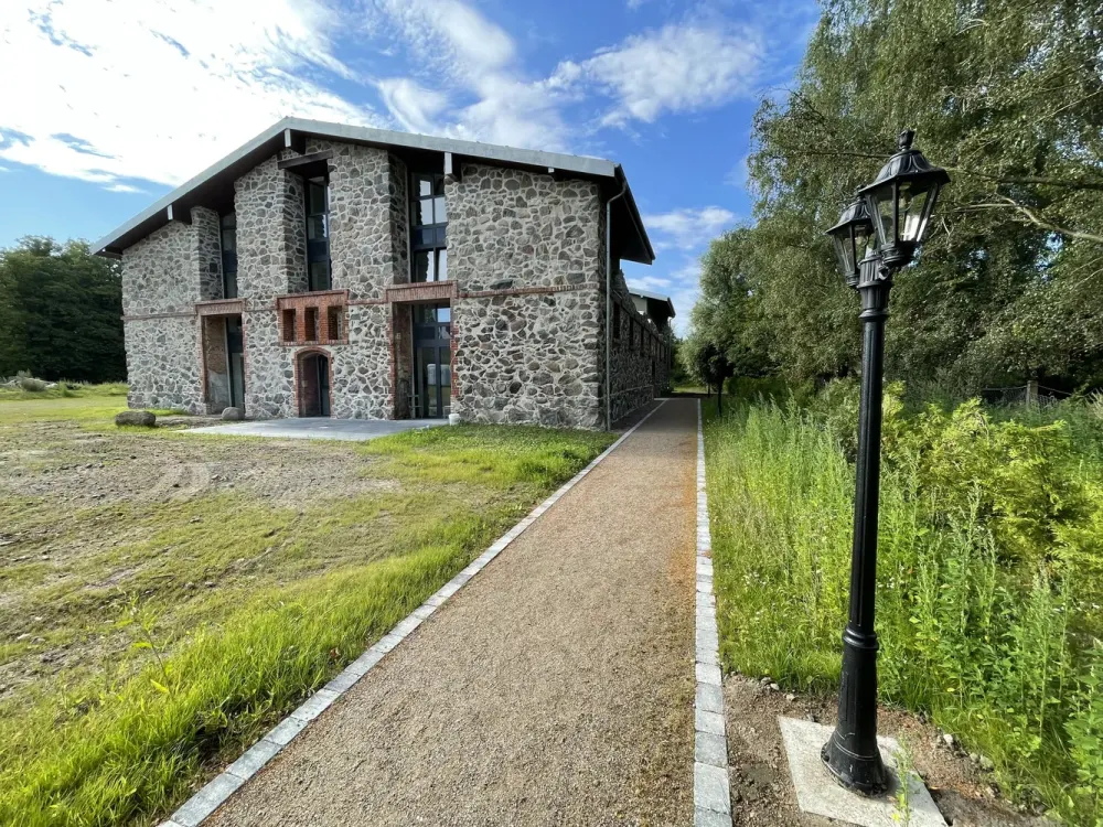 Beautiful 4-Room Maisonette Apartment Available to Friendly New Tenants! NEW