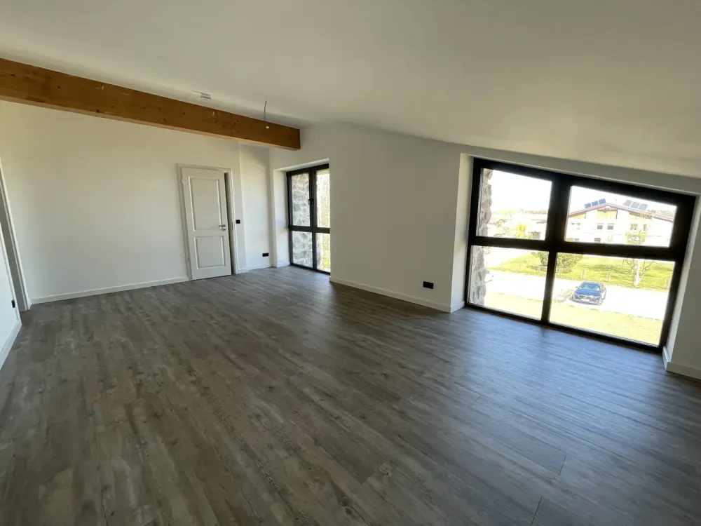 Beautiful 4-Room Maisonette Apartment Available to Friendly New Tenants! NEW