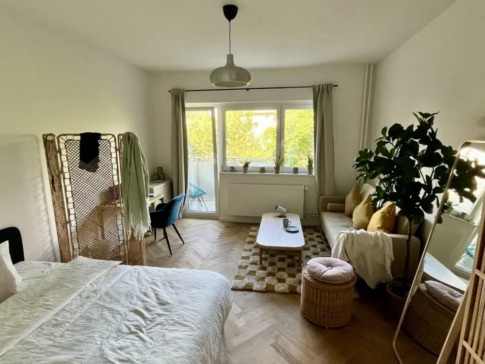 Sanierte und voll möblierte Wohnung mit Balkon, 2 Minuten von der U9