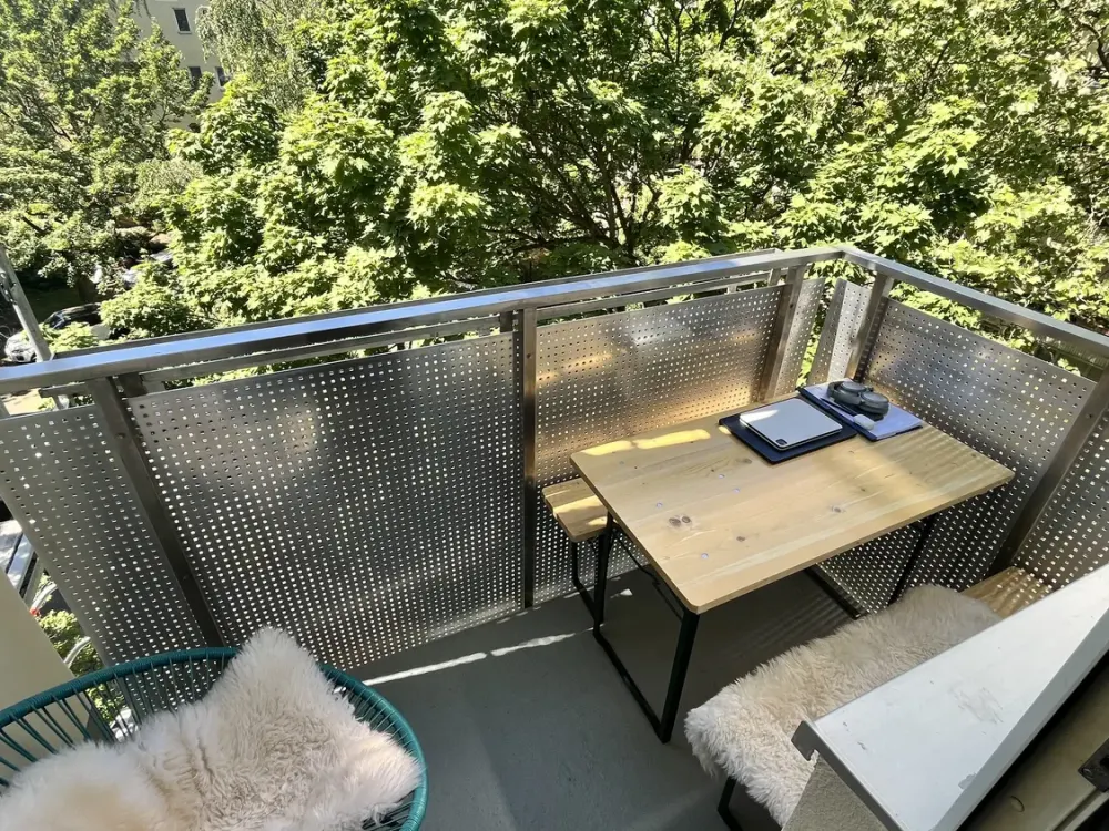 Sanierte und voll möblierte Wohnung mit Balkon, 2 Minuten von der U9