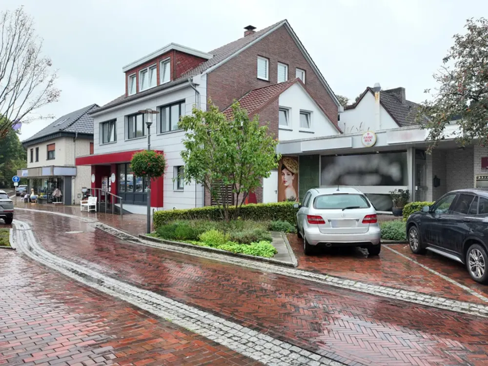 Ganderkesee Ort | Helle Drei-Zimmer Dachgeschosswohnung mit Dachterrasse mitten im Ortskern