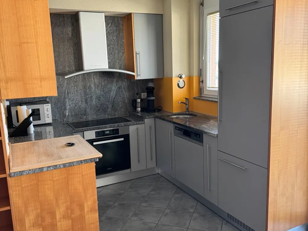 2 Zimmerwohnung möbliert mit Balkon