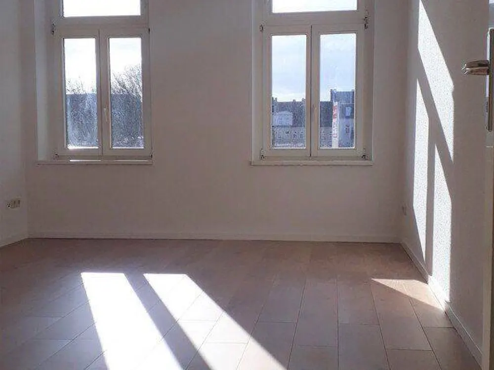 helle, sanierte 3-Raum Wohnung mit Einbauküche ab 01.10. oder 01.11