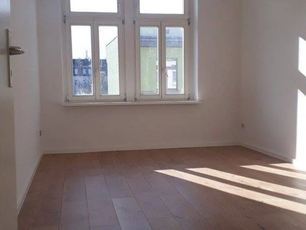 helle, sanierte 3-Raum Wohnung mit Einbauküche ab 01.10. oder 01.11