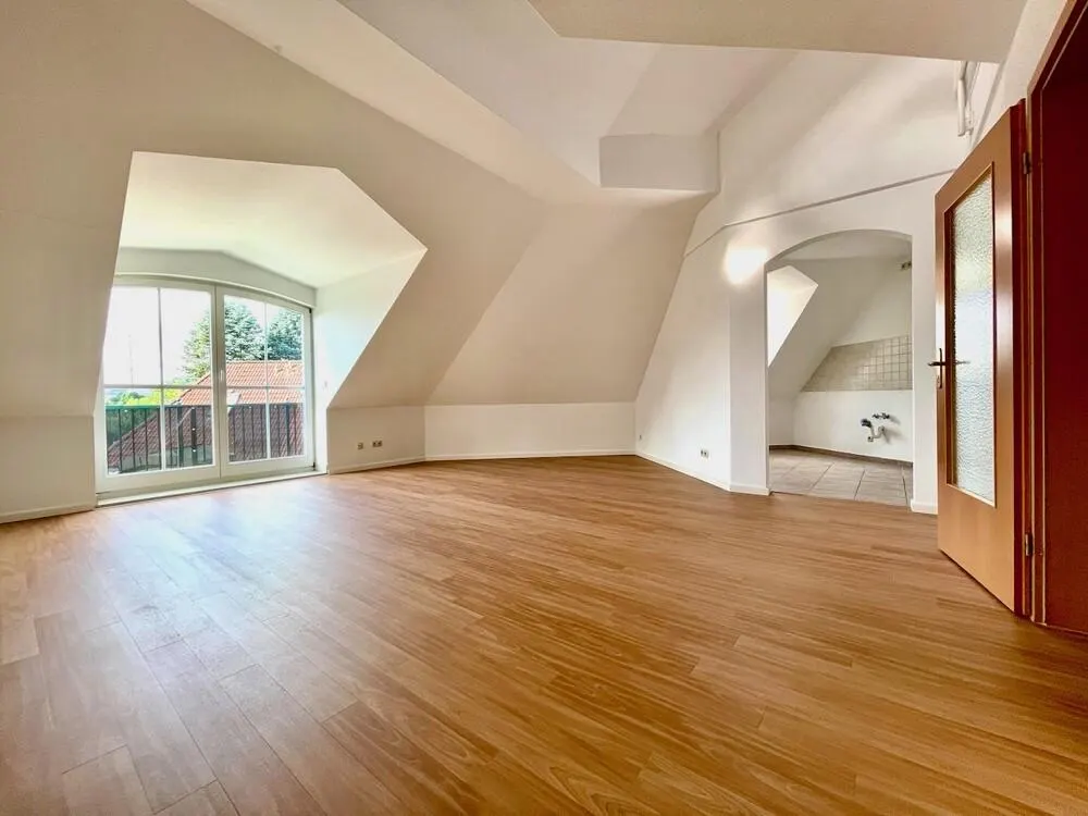 +ESDI+ Einmalige Galerie-Wohnung im grünen Kleinzschachwitz + Balkon