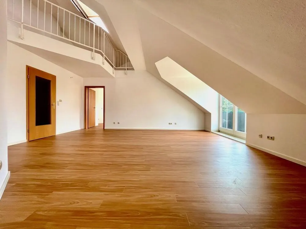 +ESDI+ Einmalige Galerie-Wohnung im grünen Kleinzschachwitz + Balkon