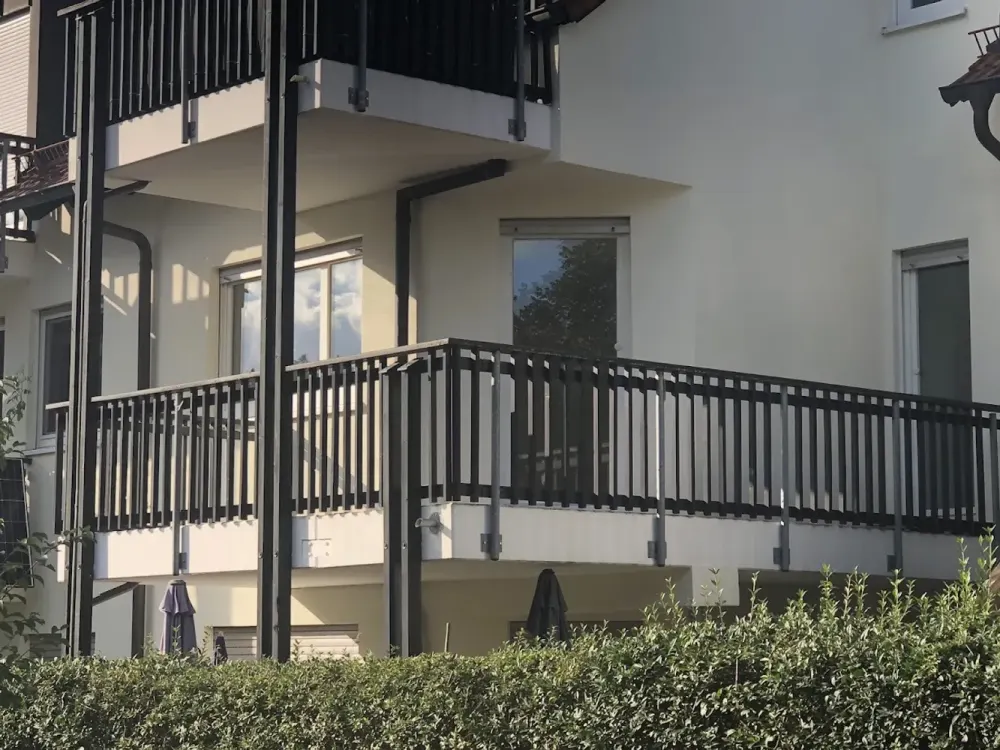 Schöne, helle 2-Zi.-Whg mit Balkon in Schwanstetten, Ortszentrum
