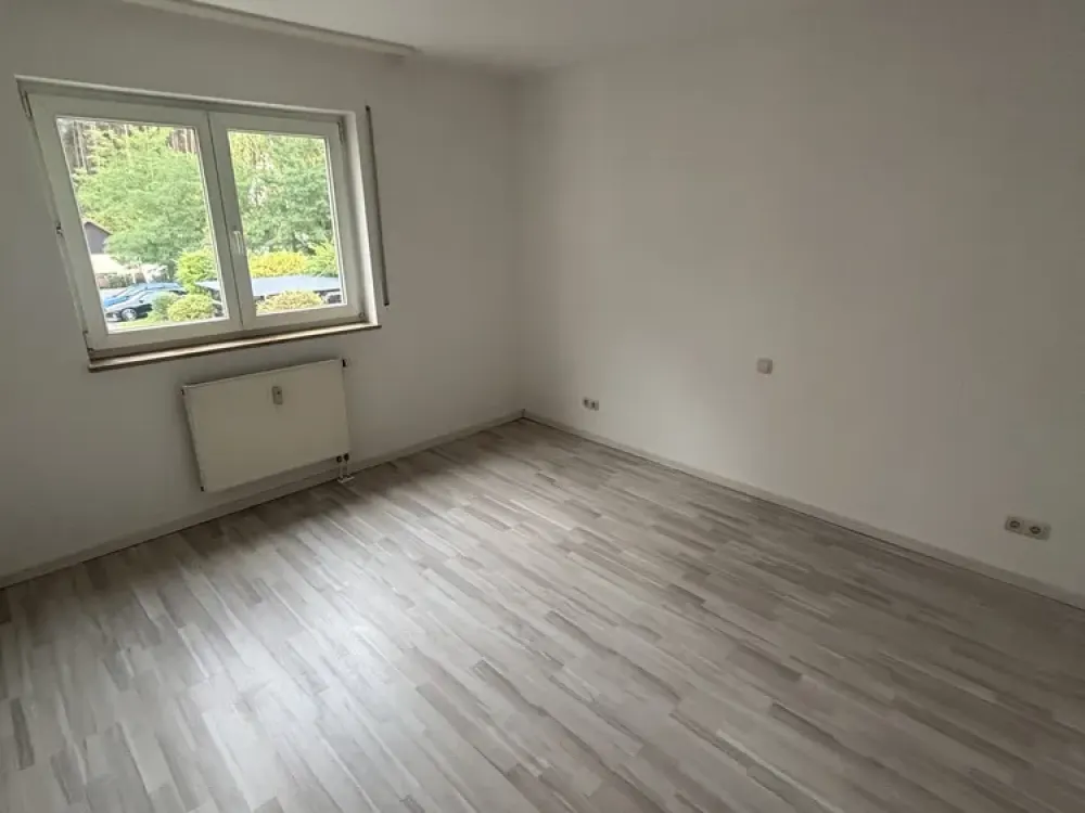 Schöne, helle 2-Zi.-Whg mit Balkon in Schwanstetten, Ortszentrum