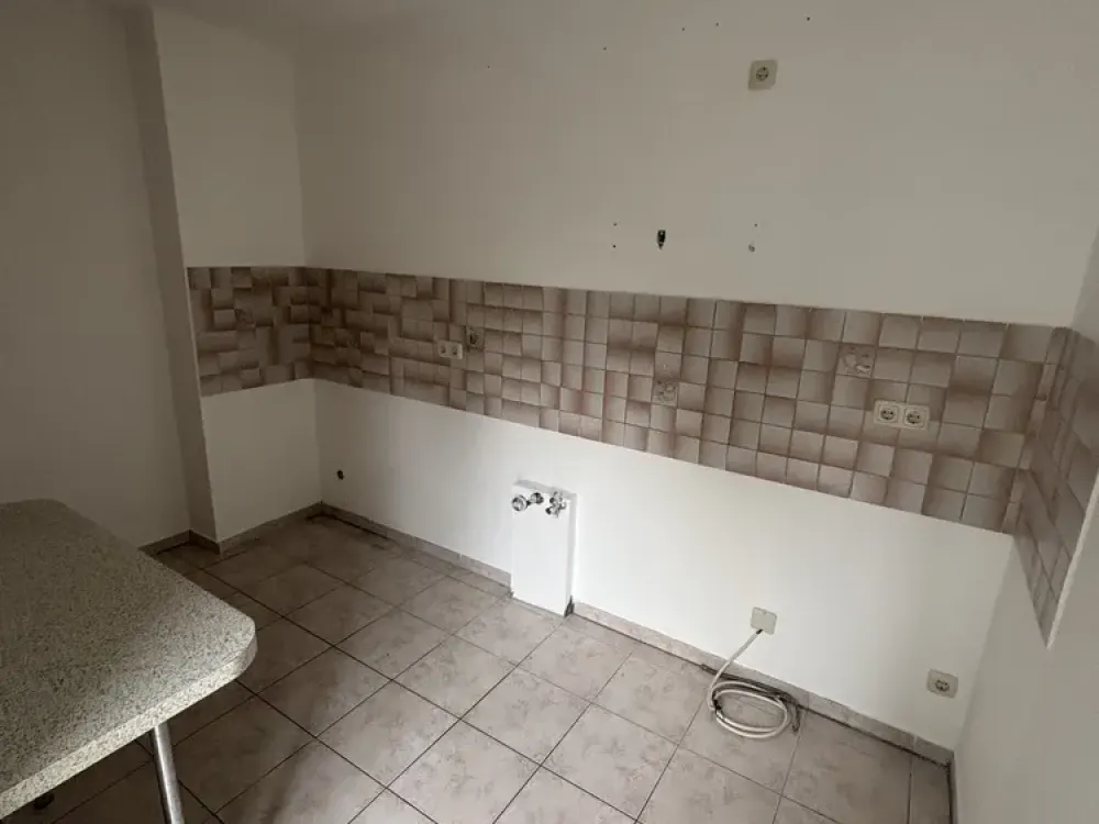 Schöne, helle 2-Zi.-Whg mit Balkon in Schwanstetten, Ortszentrum