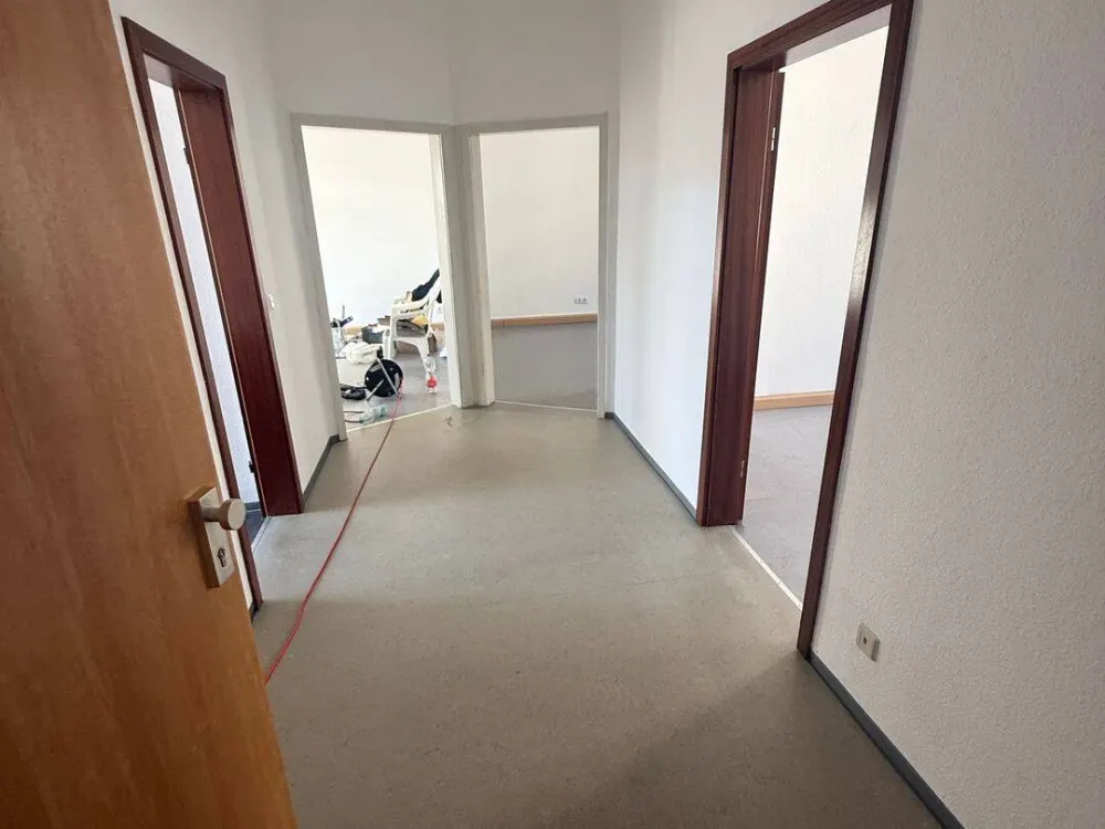 Zentral in Stuttgart: Geräumige 4-Zimmer-WG-Wohnung in Mitte