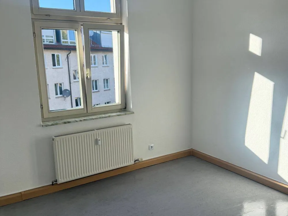 Zentral in Stuttgart: Geräumige 4-Zimmer-WG-Wohnung in Mitte